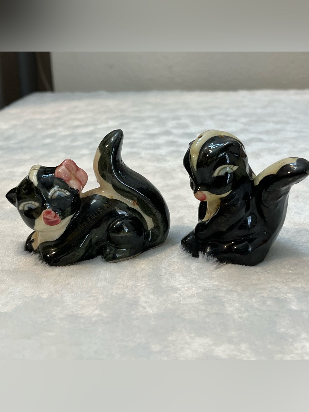 Anthropomorphic Skunk Salt & Pepper Shakers Japan Cork Stoppers
